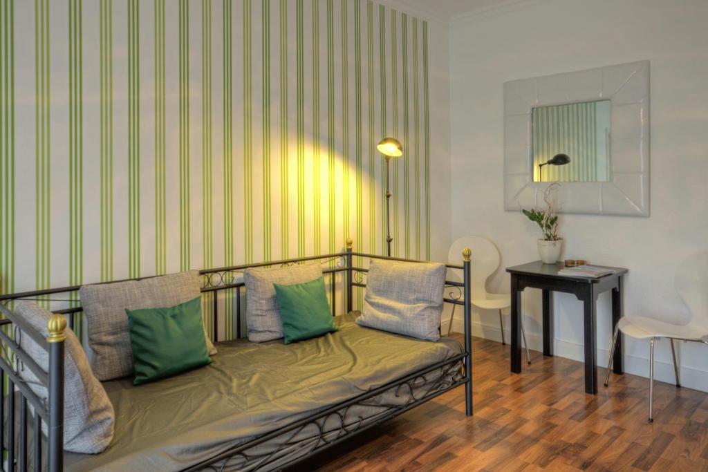 Hotel Zum Goldenen Stern Pruem Bilik gambar